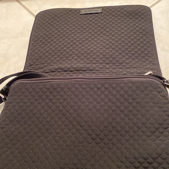 Vera Bradley turnabout crossbody in Vines Floral - Picture 3 of 16